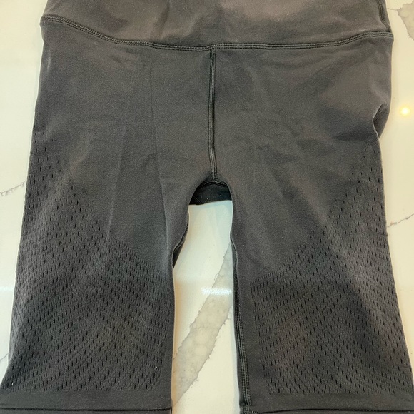 Lululemon Reveal Short Graphite Size 8 - Picture 9 of 9